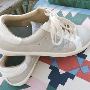 White Raven Shoes size 6.5